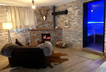 Luxus Spa auf tollem Anwesen allows 18 year olds to book a room