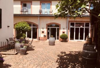 Rieslinghof allows 18 year olds to book a room