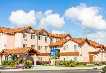 Rodeway Inn & Suites has Smoking rooms
