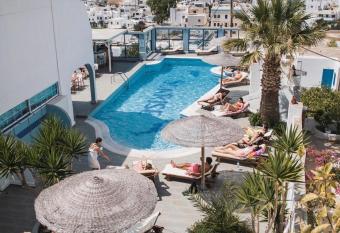 Sunrise Hotel has Balcony rooms