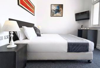 Commercial Motel allows 18 year olds to book a room