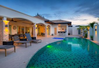 Orchid Paradise Homes 515 allows 18 year olds to book a room