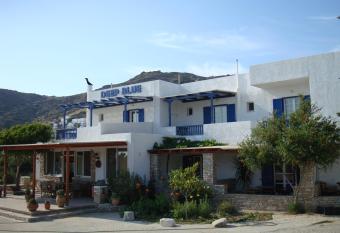 Deep Blue Rooms & Apartments has Balcony rooms