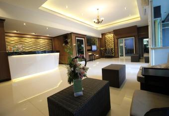                                                                              65 Mahadthai has Balcony rooms