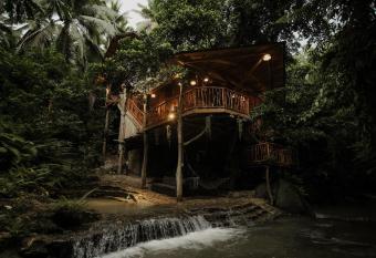Treehouse de Valentine has Balcony rooms