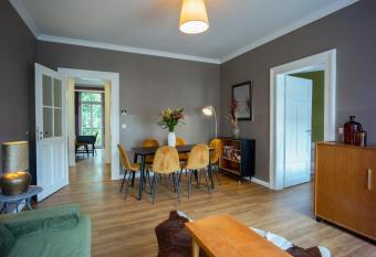 No7 - 4 Zimmer Suite im Kietz Leipzig has Balcony rooms