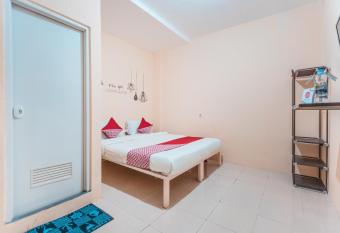 Super OYO 2034 Eden Guest House allows 18 year olds to book a room