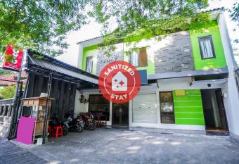 OYO 1956 Kana Family Residence allows 18 year olds to book a room