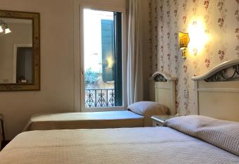 AL CAMPANIEL BED AND BREAKFAST allows 18 year olds to book a room