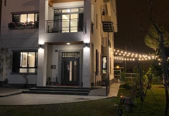           Morning Homestay allows 18 year olds to book a room