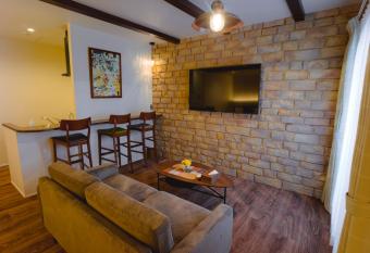 GRAND BASE Hakata Sumiyoshi has Balcony rooms