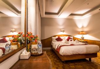 Mystic Homes Hotel has rooms with a private hot tub