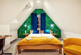 TCZ Wo  na allows 18 year olds to book a room