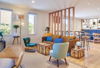 Kyriad Paris Sud Les Ulis Courtaboeuf allows 18 year olds to book a room