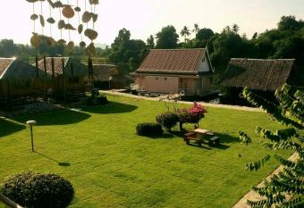 Bamboo House Resort has Balcony rooms