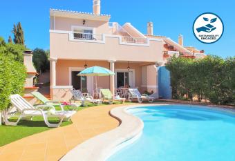 Villa Sunset by Algarve Vacation allows 18 year olds to book a room