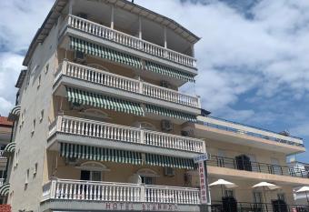 Hotel Exarhos allows 18 year olds to book a room