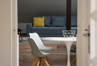 Apartm  n Veritas allows 18 year olds to book a room