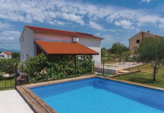 villa barisic has Balcony rooms