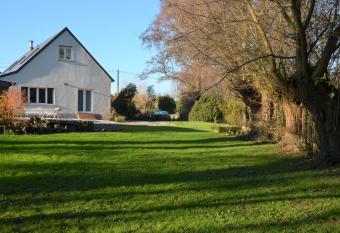 Charmes d h  tes allows 18 year olds to book a room