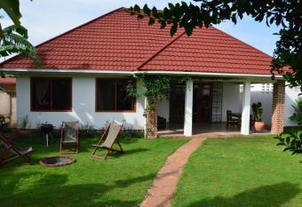 Barazani Garden Villa allows 18 year olds to book a room