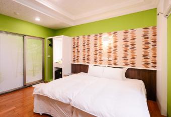 Guest Motel-Zhubei has rooms with a private hot tub