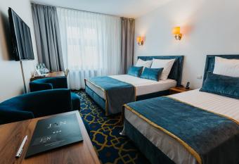 Hotel Jan has Balcony rooms