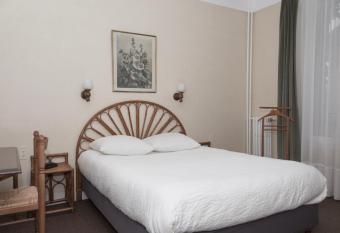 Cit Hotel A  ro-Hotel allows 18 year olds to book a room