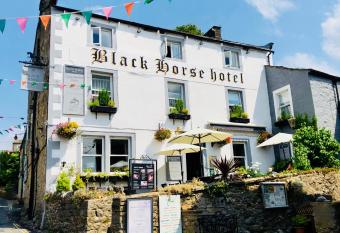 Black Horse Hotel allows 18 year olds to book a room