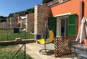 La Casa del Mare : cozy apartment with seaview and garden has Balcony rooms