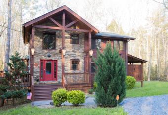 Cub Creek Lodge cabin has Balcony rooms