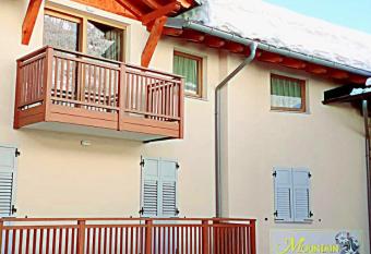 MOUNTAIN RESORT Appartamenti allows 18 year olds to book a room