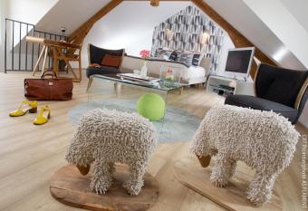 Chez Ric et Fer allows 18 year olds to book a room