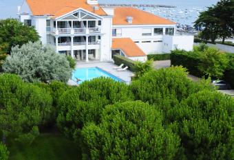 Anne de Bretagne has Balcony rooms