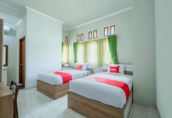 OYO 2072 Wisma Teratai allows 18 year olds to book a room