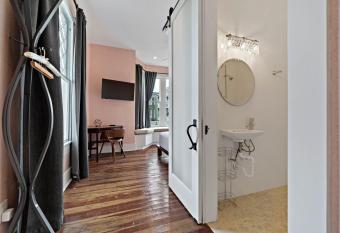 Domum de Venc   allows 18 year olds to book a room