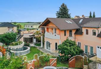 Boutique Hotel Shambala Zeitlos has Balcony rooms