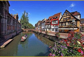 New ! VUE PETITE VENISE-PLACE TO BE OLD TOWN - PARKING allows 18 year olds to book a room