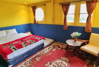 The Cabin Bungalow has Balcony rooms