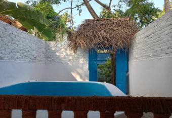 Calaila has Balcony rooms