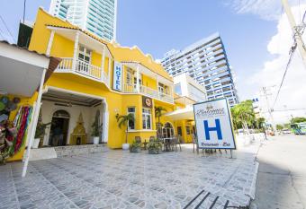 Hotel Balcones de Bocagrande allows 18 year olds to book a room