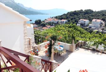 Apartments Alo Jozic has Balcony rooms