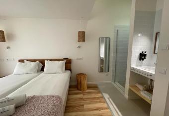 Altinho B&B - Quartos - Rooms - Odeceixe allows 18 year olds to book a room
