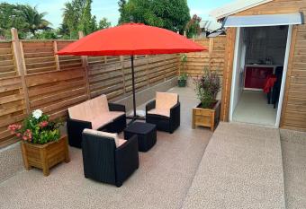 Villa Paradis Ultime allows 18 year olds to book a room