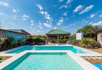 La Querencia allows 18 year olds to book a room