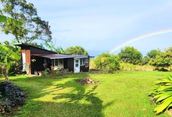 Sunrise Farm Cottage II - 180 Degree OceanViews Stargazing Whale Watching on Hamakua Coast Hawaii has Balcony rooms