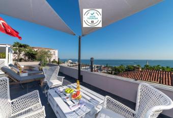 Rumours Inn allows 18 year olds to book a room