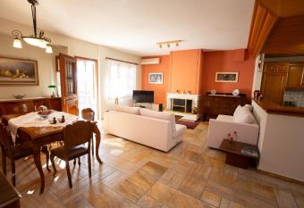 Zoes Garden Delphi has Balcony rooms