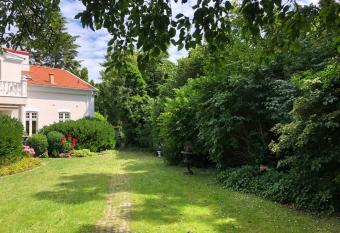 Villa Elena allows 18 year olds to book a room