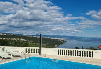 Villa Antonio has Balcony rooms